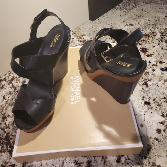 Michael, Michael Kors wedge size 8.5 - Picture 2 of 9